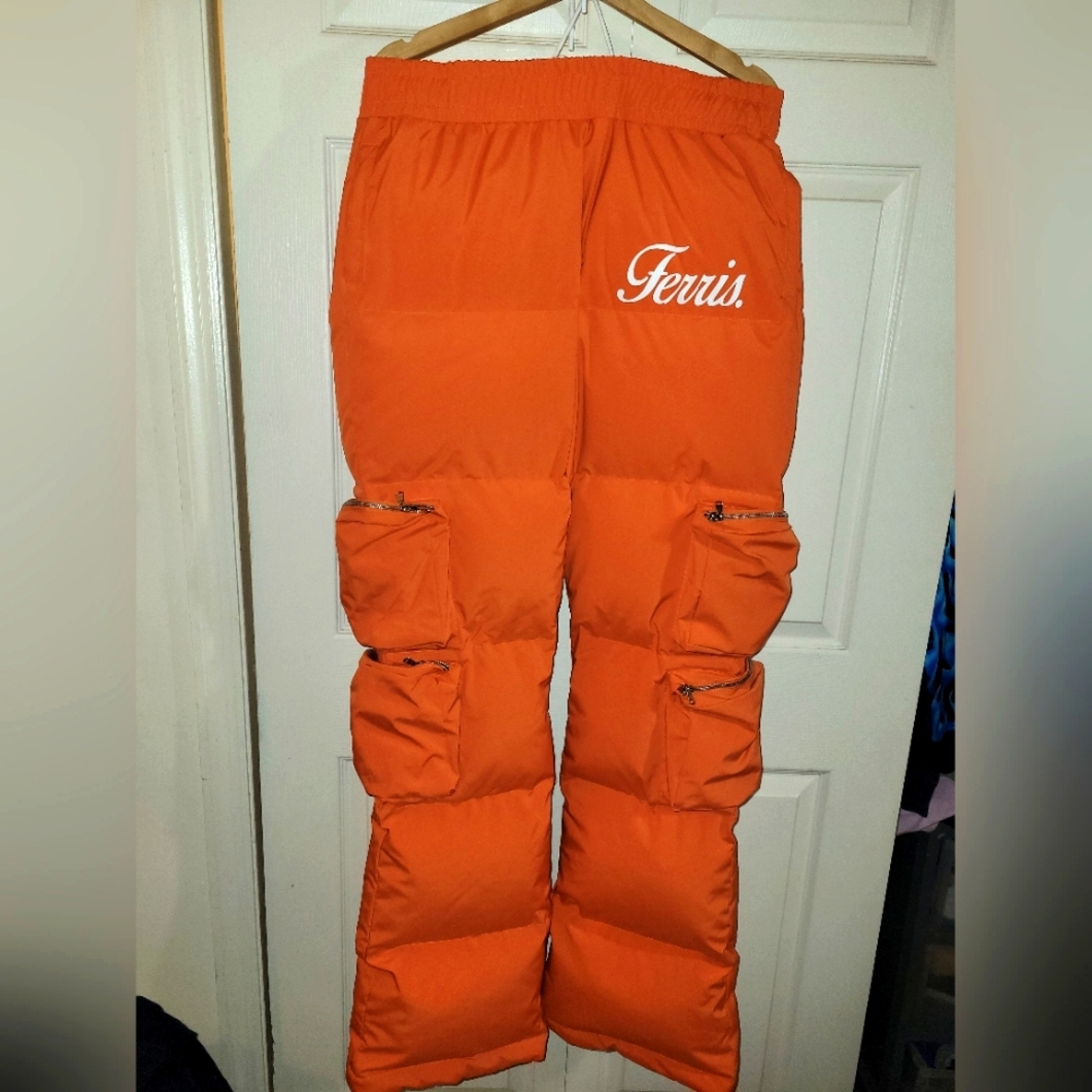 DND ferris puffer pants